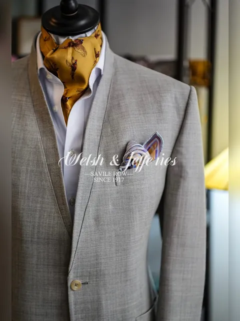 Pheasants in silk at a stand collar