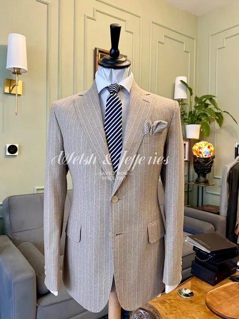 Sand chalkstripe, navy at the neck