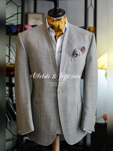 A stand-collar jacket for summer weather